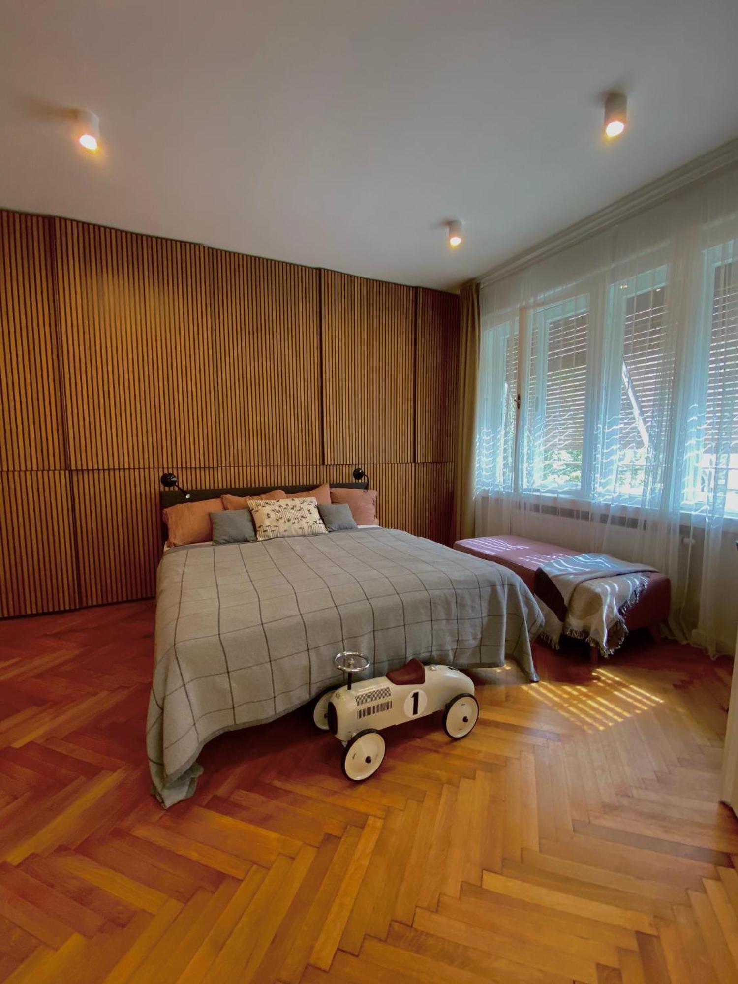 Franakrala Apartment In Old Town Close To Presidential Palace Bratislava Bagian luar foto